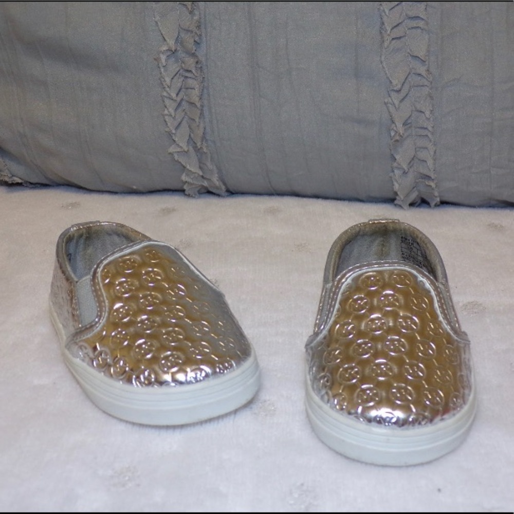 MK Infant Shoes - Picture 3 of 3